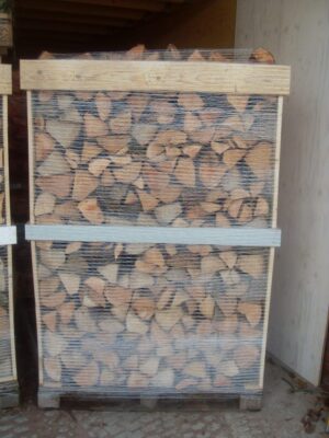 Hout in kratten (gestapeld)